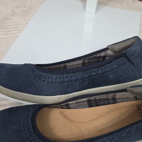 Earth Origins Women's Navy Flats - Picture 6 of 13
